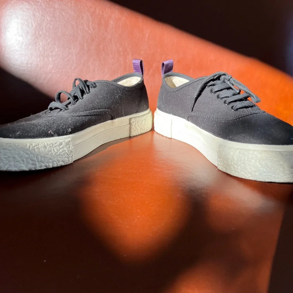 Shoe - Picture 9 of 10